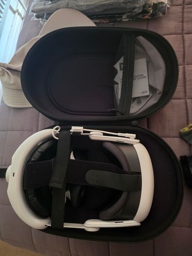 Meta Quest 3 512GB + Case, Battery Strap and Controller Grips