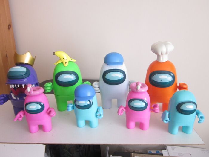 Among Us Action Figures X8 with Accessories