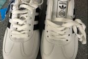Boys new adidas trainers size 3 reduced
