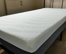 Single Mattress Memory Foam / Bed Frame / Topper