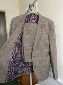 Men's suit in check pattern size L with floral lining