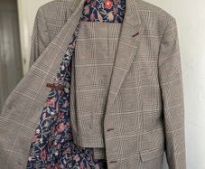 Men's suit in check pattern size L with floral lining