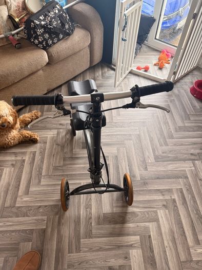 knee scooter