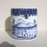 An attractive fine bone china mug with a chinoiserie pattern in an underglaze blue. Image 4