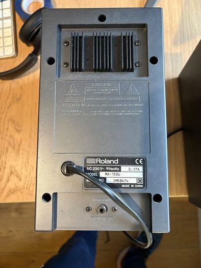 Roland MA-150U Powered Speakers, Pair, Untested