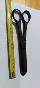 vintage scissors,,used condition, buyer collects,pr pays postage, see pictures for condition, sold as seen.