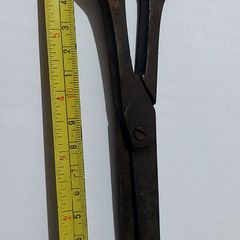 vintage scissors,,used condition, buyer collects,pr pays postage, see pictures for condition, sold as seen.