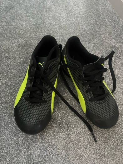 Boys Football boots & shin guards