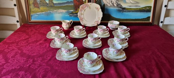 Vintage 33 Piece Royal Albert Crown China Floral Spray Tea Set For 10 Person Setting Made In England