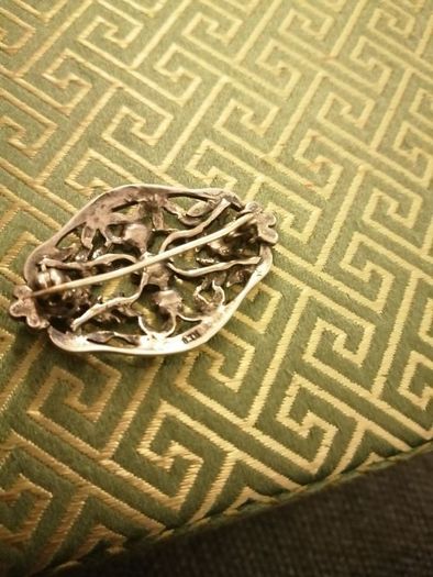 Silver brooch lovely cut out floral design