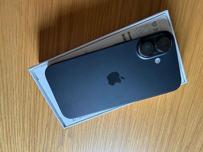 iphone 16 / 128GB / Mint / Boxed