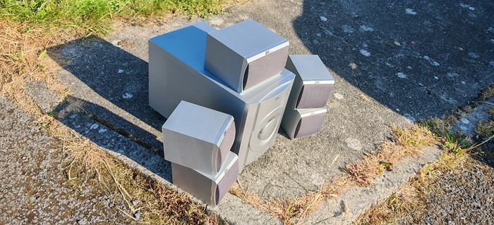 Free acoustic speakers