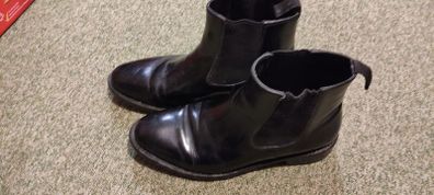 Samuel Windsor Chelsea boots