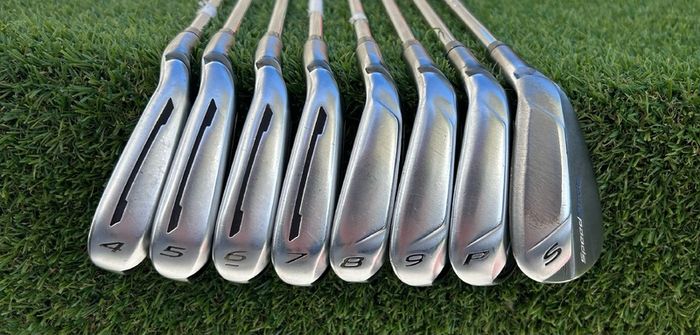 Full set of golf Taylormade clubs