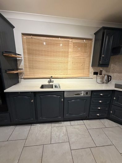 Kitchen with Quartz worktop and Appliances