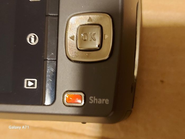 Kodak Easyshare M530 12 MP Digital Camera with 3x Wide Angle Optical Zoom and 2.7-Inch LCD