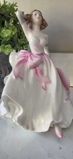 Coalport Fine Bone China - Ladies of Fashion  Collection 'Young Love' - 1980's