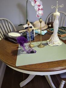 Jewellery stands 10e each