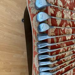 Set of left handed golf clubs