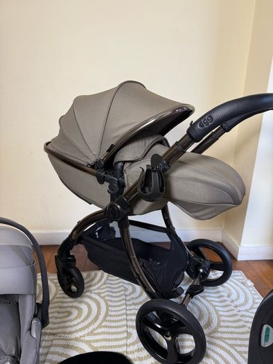Full Egg 3 travel system Cybex car seat and isofix base
