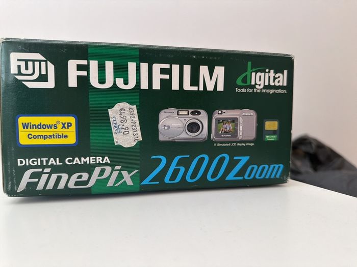 fujifilm finepix 2600 zoom digital camera