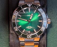 Oris Aquis Date Cal 400-2 (5 Day Power Reserve) Green 41.5mm Warranty Until 2035