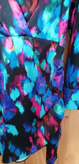 dress gallery size 14 elasticated waist at back. Wrap style  that doesnt open