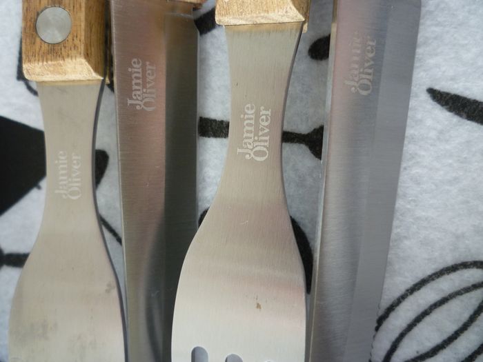 JAMIE OLIVER FRYING PAN BY TEFAL. Large Deep Frying or Omelette Pan.  Professional Series. WITH Jamie Oliver 4 piece steak cutlery set. Very Good Condition.
