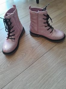 Sparkly pink boots