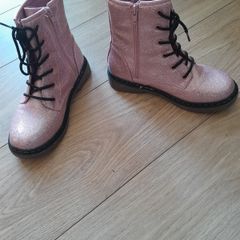 Sparkly pink boots