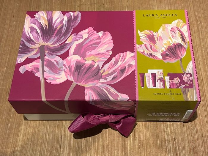Laura Ashley Luxury Pamper Gift Set