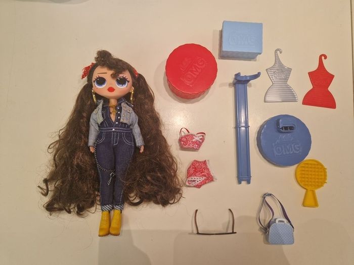 LOL Surprise! OMG Busy B.B Fashion Doll