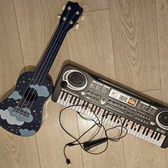 Little piano and guitar