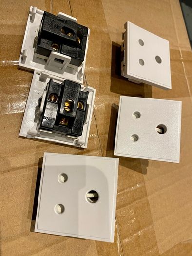 Click 5 amp socket modules for data plates