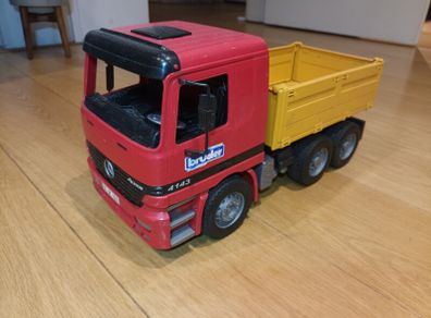Bruder tipper truck and excavator