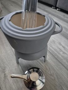 Vivo by Villeroy & Boch Cast Iron Fondue Set (6 Forks Included)