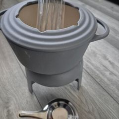 Vivo by Villeroy & Boch Cast Iron Fondue Set (6 Forks Included)