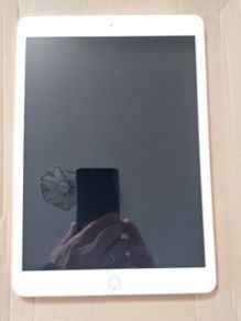 Apple iPad 8th generation a2270, not powering on, excellent cosmetic condition