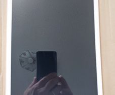 Apple iPad 8th generation a2270, not powering on, excellent cosmetic condition