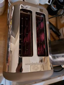 Morphy Richards 2 Slice Toaster, Model 222005, in excellent condition and works perfect