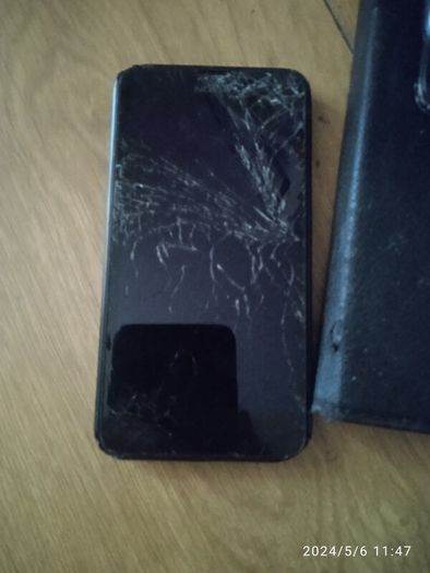 Broken IPad and 6 phones for parts