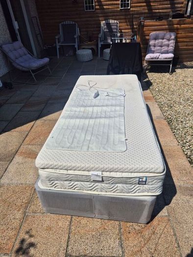Single bed with Mattress and mattress topper
