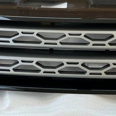 HY32-8200 (Discovery 5 L462 standard grille)