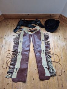 Vintage USA Wrangler Wool Hat, Leather Chaps & Double Holster leather Rig Set