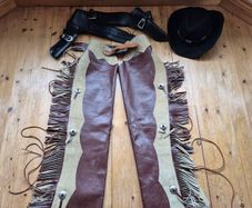 Vintage USA Wrangler Wool Hat, Leather Chaps & Double Holster leather Rig Set