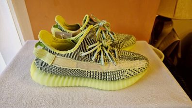 Authentic Brand New Yeezy 350 Yeezreel UK9
