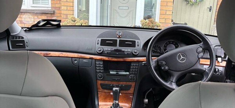 Mercedes-Benz E200-Class Saloo