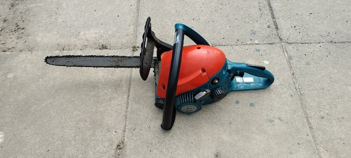 Makita Chainsaw