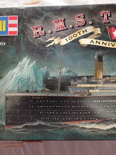 Titanic model building kit