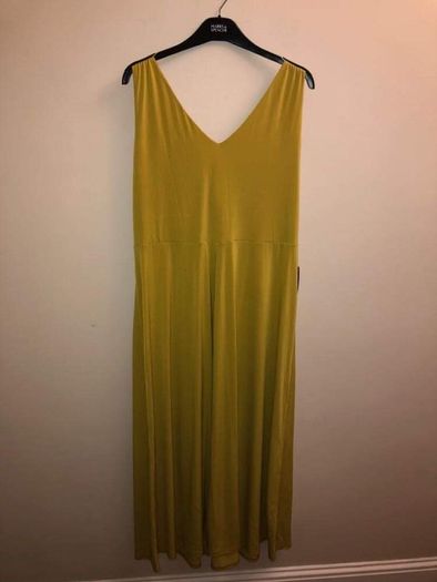 BRAND NEW Evening dress (size 22)